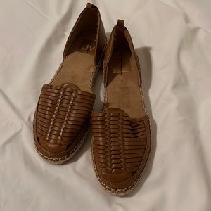 EUC DV by Dolce Vita brown woven flats size 6.5